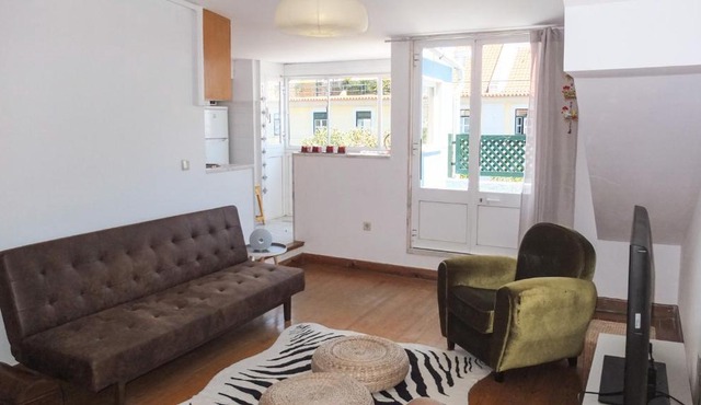 Quiet and Sunny central Lisbon apartment
