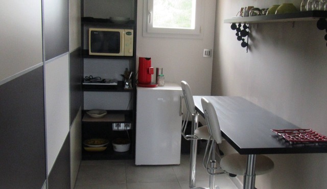 Quiet apartment first floor villa independent entrance