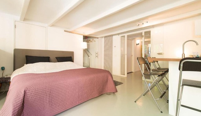 Quiet apartment for 4 at park in center