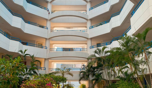 Quiet Apartment one Block From the Beach