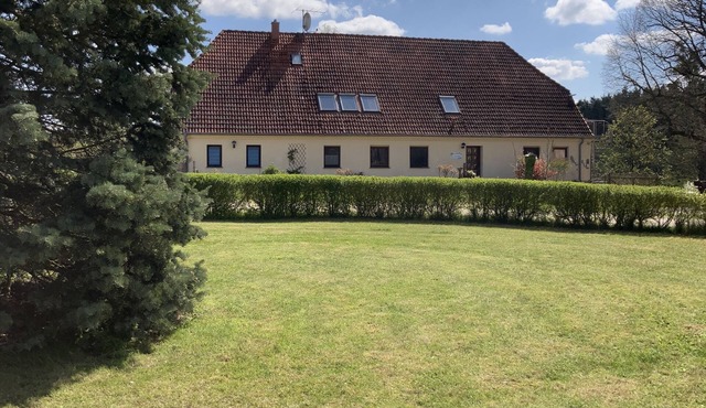 Quiet apartment with 82 m2 furnished in art nouveau style.