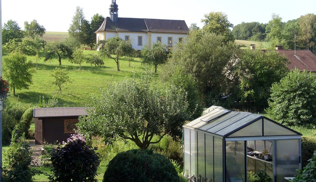 Quiet apartment with garden and views to the sanctuary