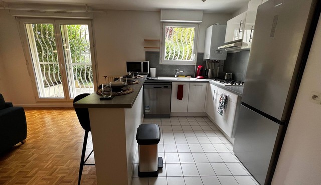 Quiet apartment with garden and parking. 15mn from Paris