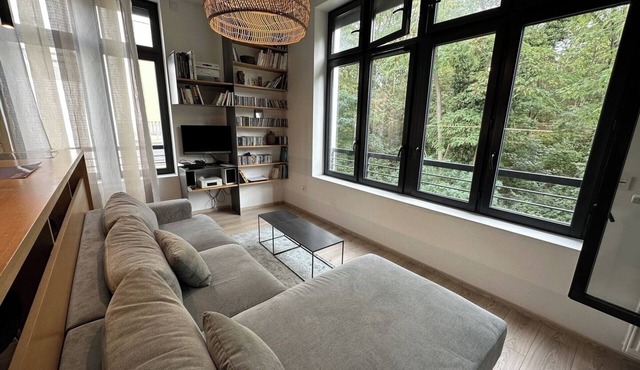 quiet apartment with park view, close to Paris