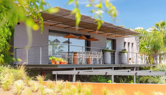 Quiet architect-designed villa Swimming pool - sea view - 3 bedrooms