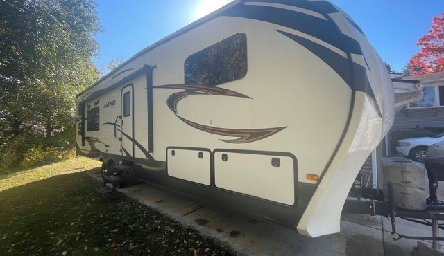 Quiet area RV w AC outside Bloomington 3 Beds 5 acres w walking nature trails