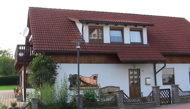 quiet, attractive apartment with 2 bedrooms