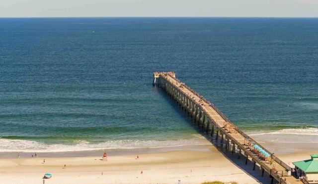 Quiet beach oasis, walk to the beach!