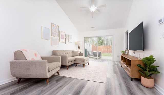 Quiet Boho Townhouse; 15 Min to Beach