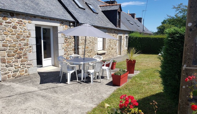 Quiet Breton country house 30 minutes from the sea