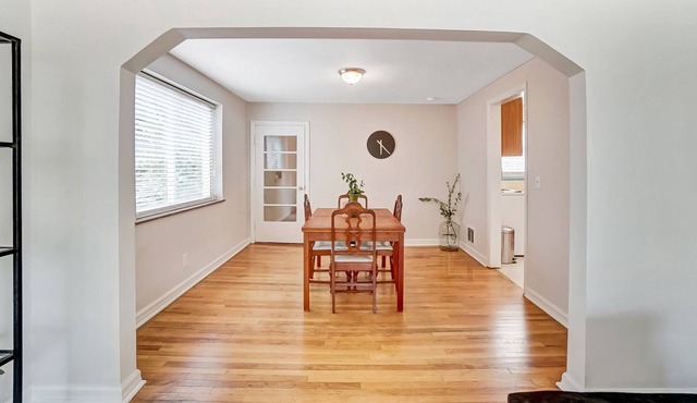 Quiet Cincinnati Home Near Hospitals, Zoo and Universities