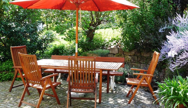 quiet, close to the center, 5 min. to train, 3 bedrooms, family friendly, garden