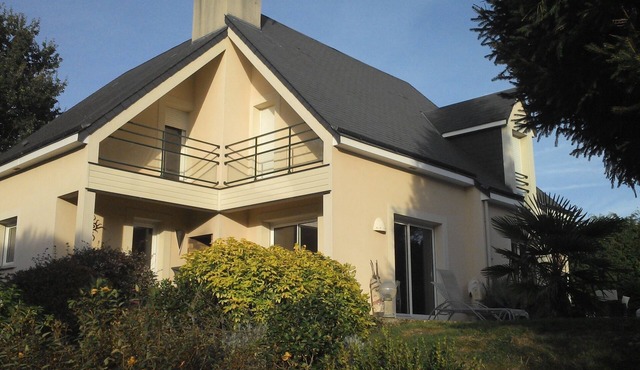 Quiet, comfortable house 15 km from the 24-hour Le Mans racetrack.
