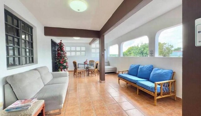 Quiet & comfortable, 3/2, 5 beds free parking, sleep 9