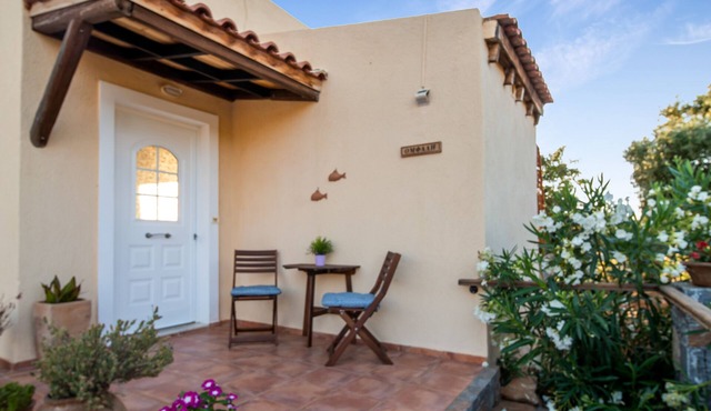 Quiet, comfortable appartment with garden and a beautiful sea view