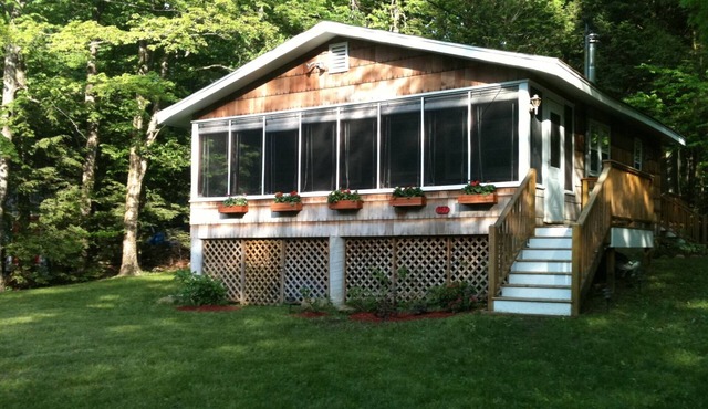 Quiet Comfortable Cabin 5 Min. Walk to Swimming and Boating
