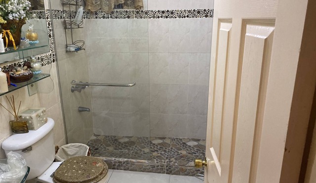 Quiet, Comfortable centrally located studio apt