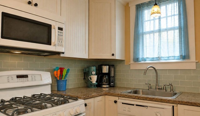 Quiet, Comfortable Retreat for Couples & Small Families - Belmar NJ