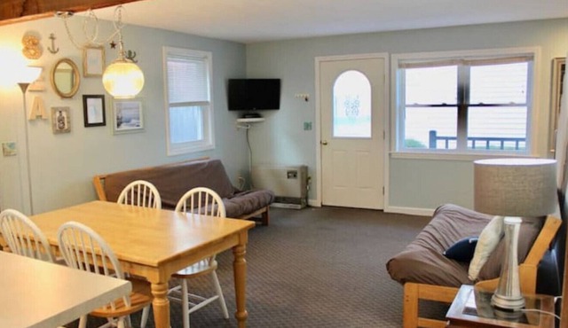 Quiet Condo Only Blocks From York Beach | Sleeps 8