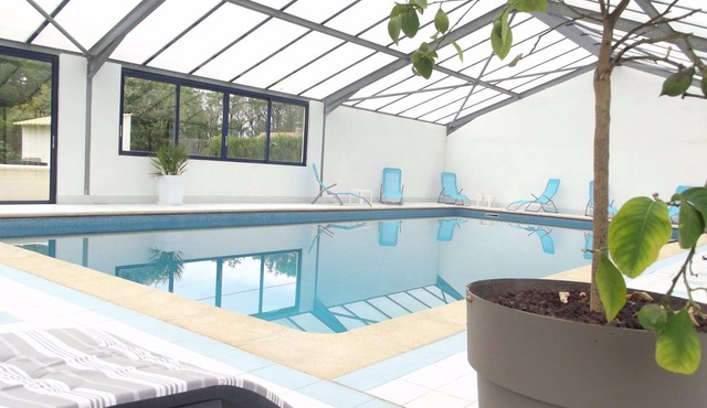 Quiet cottage with private pool