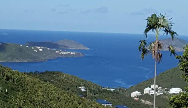 Quiet Cozy Island Mountain Getaway