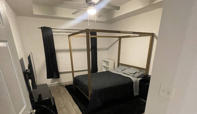 Quiet Cozy shared apartment in adorable Dunwoody.