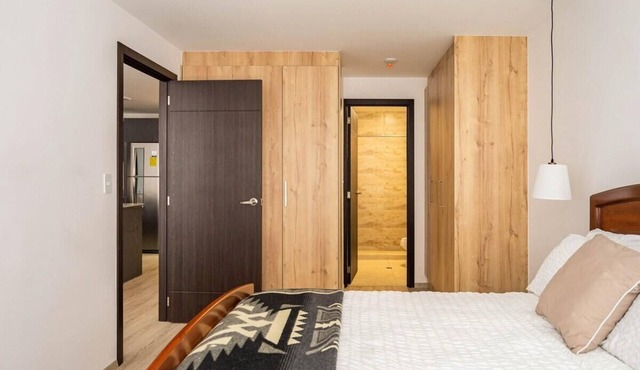 Quiet Digital Nomad Haven with Coworking & Premium Amenities Steps from Metro