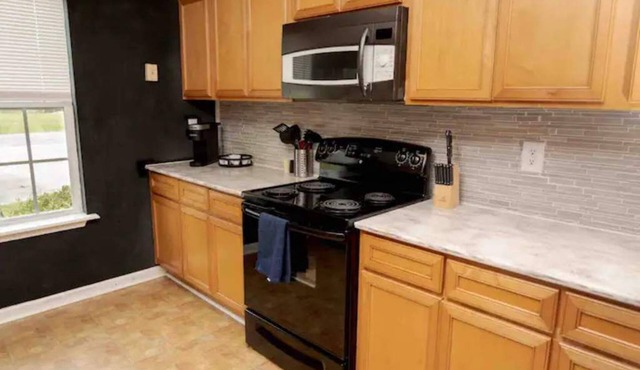 Quiet Family Sized Duplex in a Quiet Subdivision 20 minutes from Wild Adventures