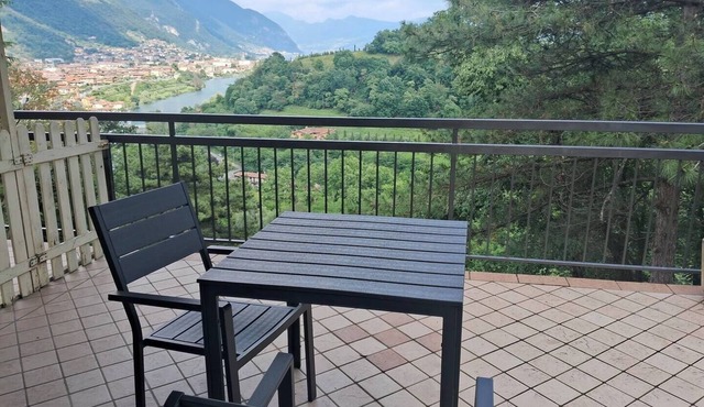 Quiet flat in the Villongo Castle park near the Iseo lake