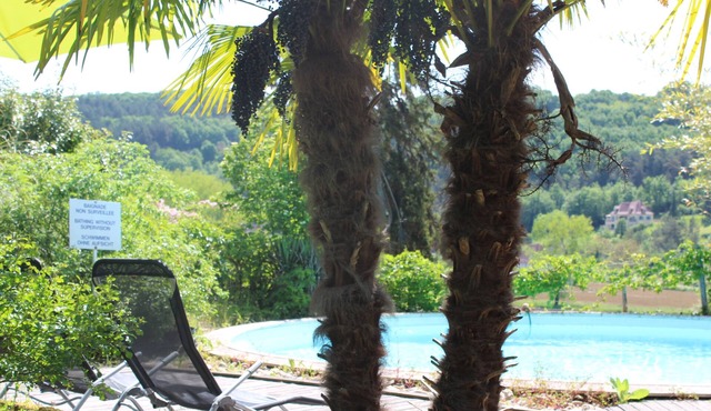 Quiet gite with exclusive pool