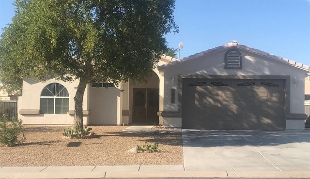 Quiet Golf Community Home: 3 Bedroom - 2 Bath W/Private Non-Heated Pool