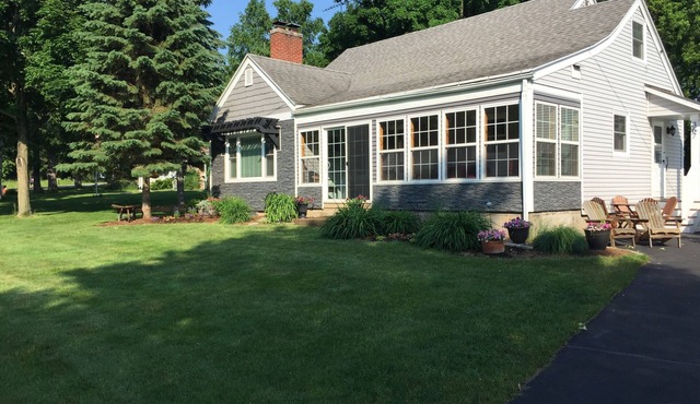 Quiet Green Lake Retreat, Walking Distance to Action