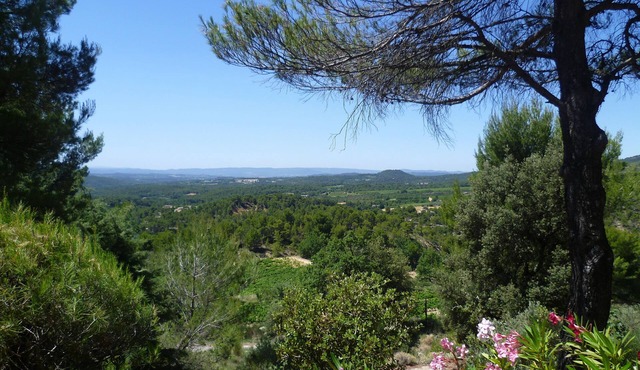 Quiet holiday villa with swimming pool and superb view in the Luberon