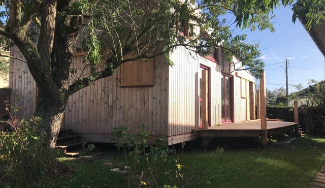 Quiet house in Caen with 2 bedrooms , 2hrs from Paris, Closed garden and terace