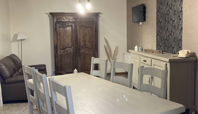 Quiet house with private parking near landing beaches
