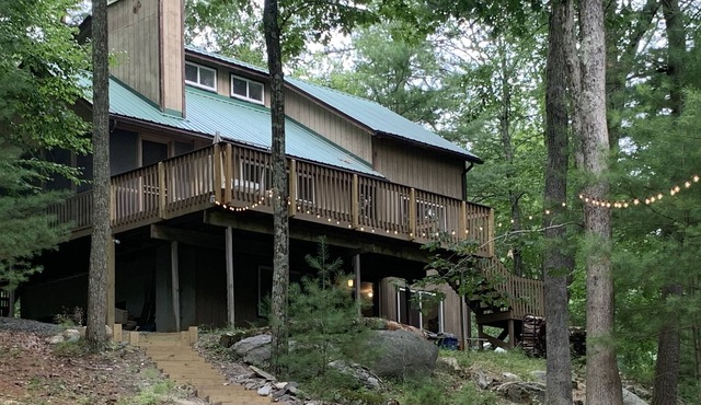 Quiet lakefront retreat close to year-round adventure!
