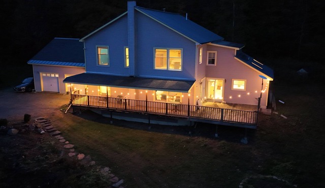 Quiet Large Country Home in The Woods Near SKI AREAS With Pond, Stream, Hiking