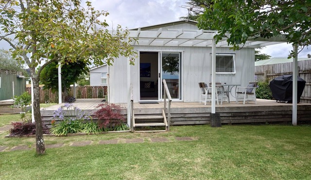 Quiet little batch just 5min walk from shops
