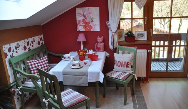 Quiet location, balcony, animals on request, near the mountain, up to 3 people,