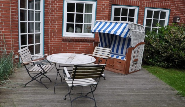 Quiet location, walking distance from Brodtener Steufer, modern facilities, WiFi