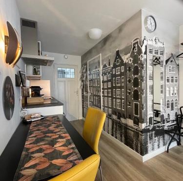 Quiet luxury studio, 11 minutes from Amsterdam Central Station