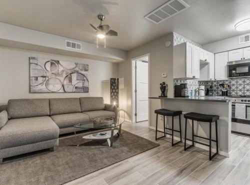 Quiet Modern Heavenly Paradise Love and Balcony Near Lake, Mall, Food, Entertainment!