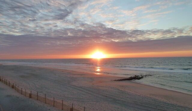 Quiet North Beach Oceanfront Steps to Private Beach 3 Night Min Stays Available