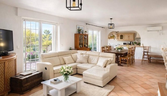 Quiet observatory villa suitable for family or business