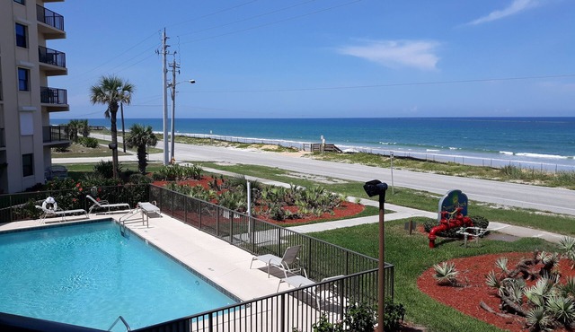 Quiet Oceanfront Condo, 2 Bed/2 Bath, Steps To The Beach