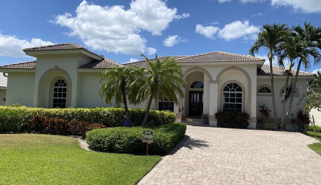 Quiet Old Naples waterfront house with dock Walk or bike to town