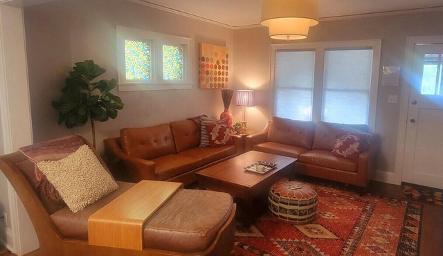 Quiet pet friendly home with fully fenced yard