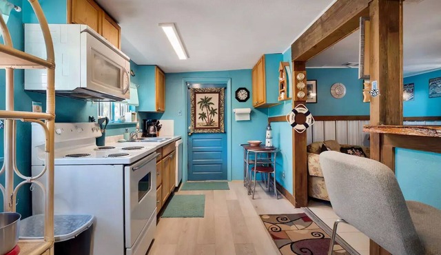 Quiet Pet Friendly Cabin Near Boatramp with Large Fenced Yard
