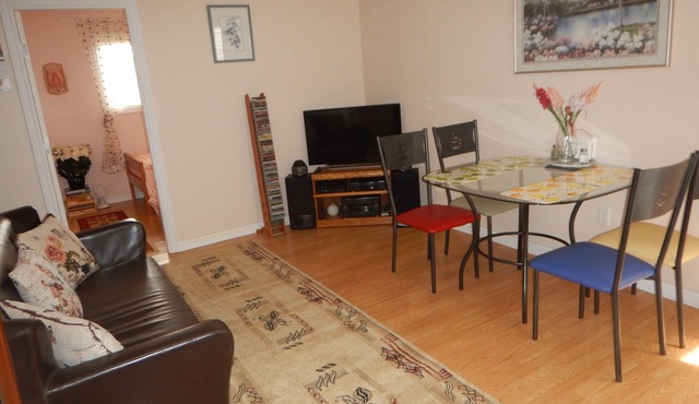 Quiet & private 2 bdr 2 bhr guest suite near Coquitlam mall and skytrain station