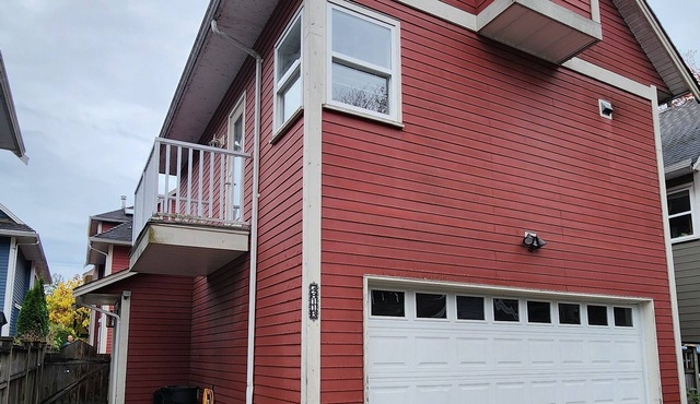 Quiet & Private Greek-Inspired Coach House in Ladner